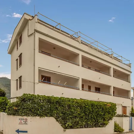 Lovely In * נוצ'רה טרינזה